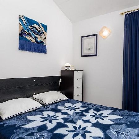 Rona Apartment Aurora Novalja Eksteriør billede