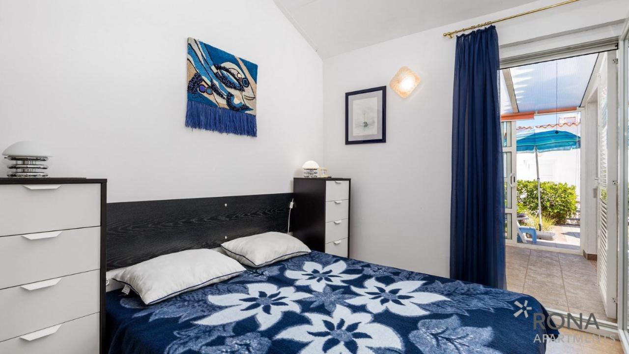 Rona Apartment Aurora Novalja Eksteriør billede