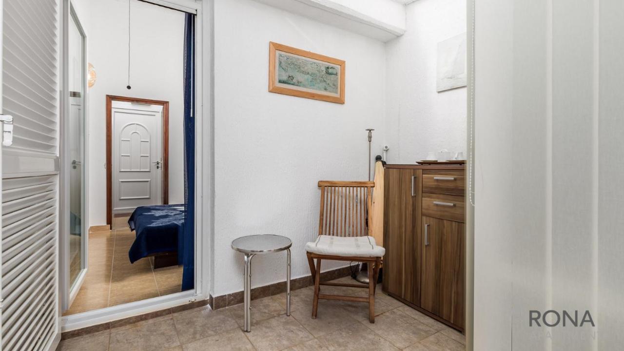 Rona Apartment Aurora Novalja Eksteriør billede